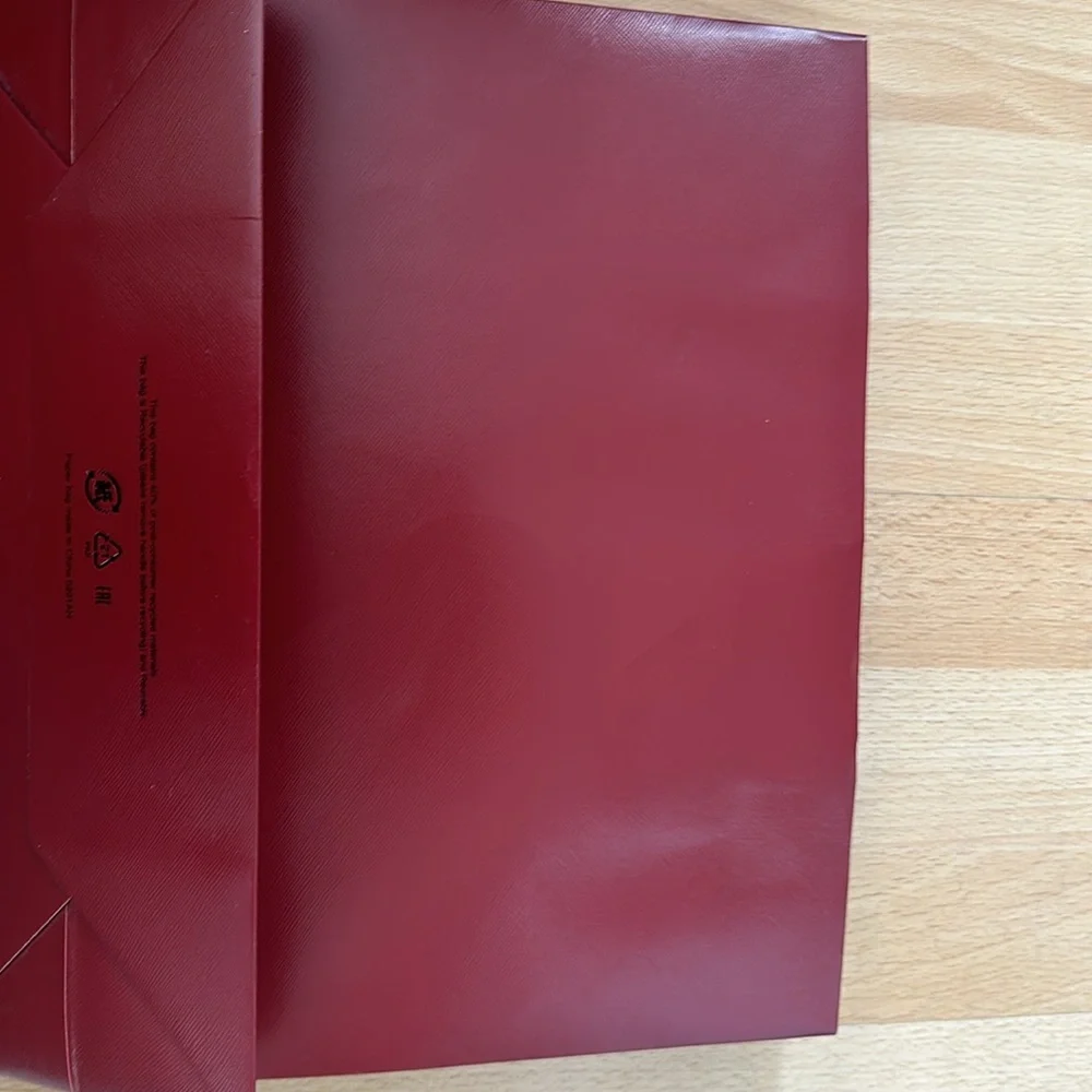 Cartier shopping bag, receipt holder, perfume samples and coloring book - Picture 4 of 16